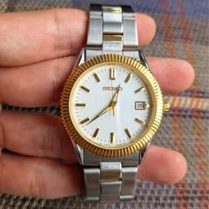 Vintage Seiko Quartz Two-Tone Watch – Japan-Made – Fluted Bezel
